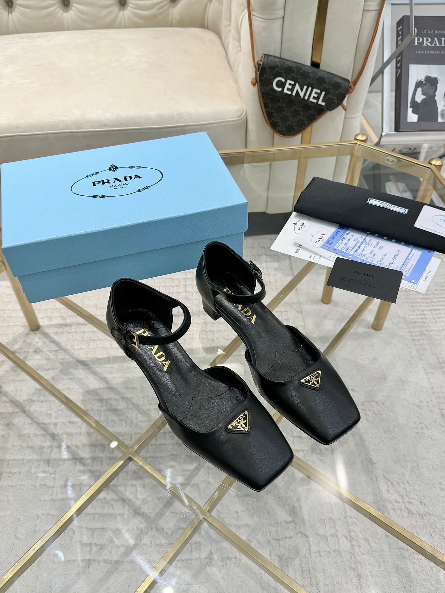 👟👟Ex-factory price 580👟👟 (imitation leather bottom-20) 👈Remove the original board and make a 1:1 replica‼ ️ The highest version of Prada's early spring catwalk hot style 😘The latest spring style Retro Mary Jane series, genuine leather soles, simulated leather soles, a must-have for goddesses, super comfortable on the feet, reducing age 👉The upper is made of imported calfskin, comfortable and small square toe, retro and playful, lining + feet, imported sheepskin lining, breathable and comfortable, private molded buckles (all original logos), size 35M-39M (34 40 41 42 Customized, non-returnable and non-exchangeable)✅